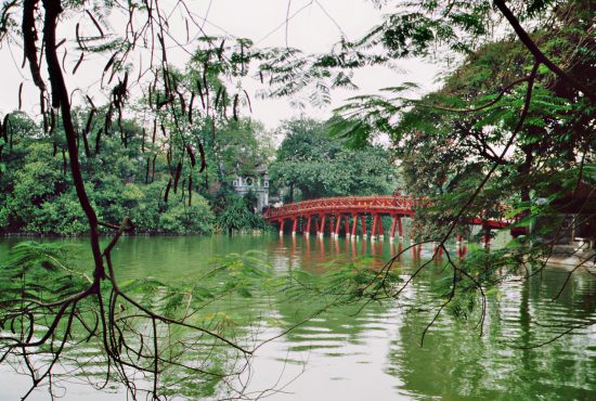 Die rote Brücke - Wahrzeichen Hanois Die rote Brücke - Wahrzeichen Hanois