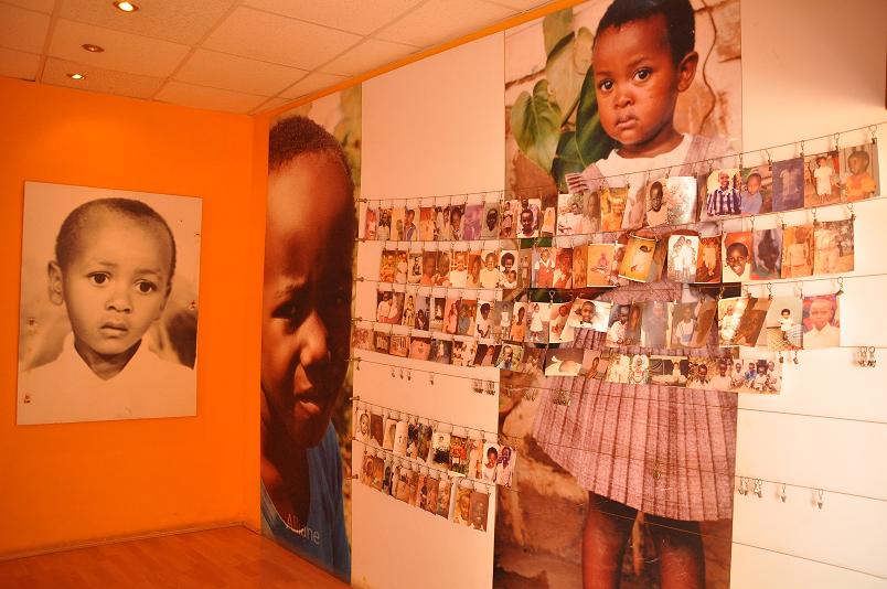 Abertausende Kinder sind dem Schlachten zum Opfer gefallen - eine Extrahalle erinnert an sie mit Bildern, aufgehangen durch die Eltern, Geschwister, Hinterbliebenen Abertausende Kinder sind dem Schlachten zum Opfer gefallen - eine Extrahalle erinnert an sie mit Bildern, aufgehangen durch die Eltern, Geschwister, Hinterbliebenen