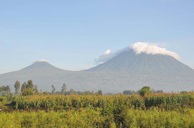 Entlang der Virunga Vulkankette nach Uganda