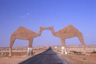 Tor zur Sahara in Marokko/Westsahara