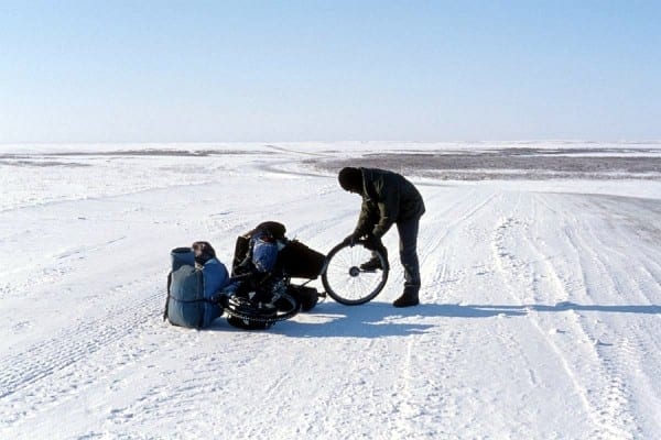 Nordrussland 2010 – Radreparatur in der Tundra © www.lonelytraveller.de