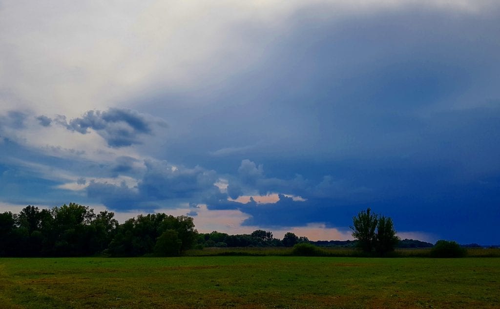 Schnell weg - das Unwetter kommt